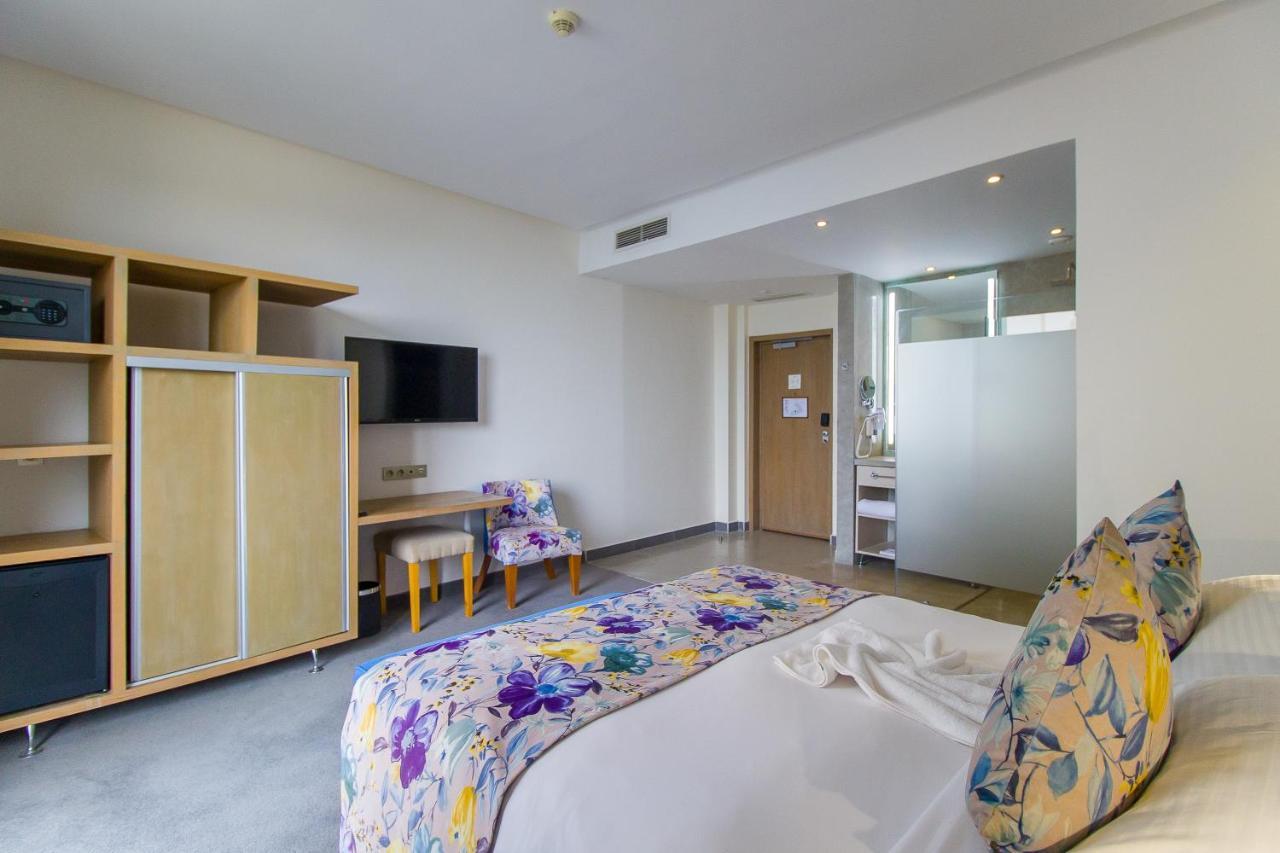 Mandarin Palace Hotel & Spa Tanger Ngoại thất bức ảnh A room at the hotel
