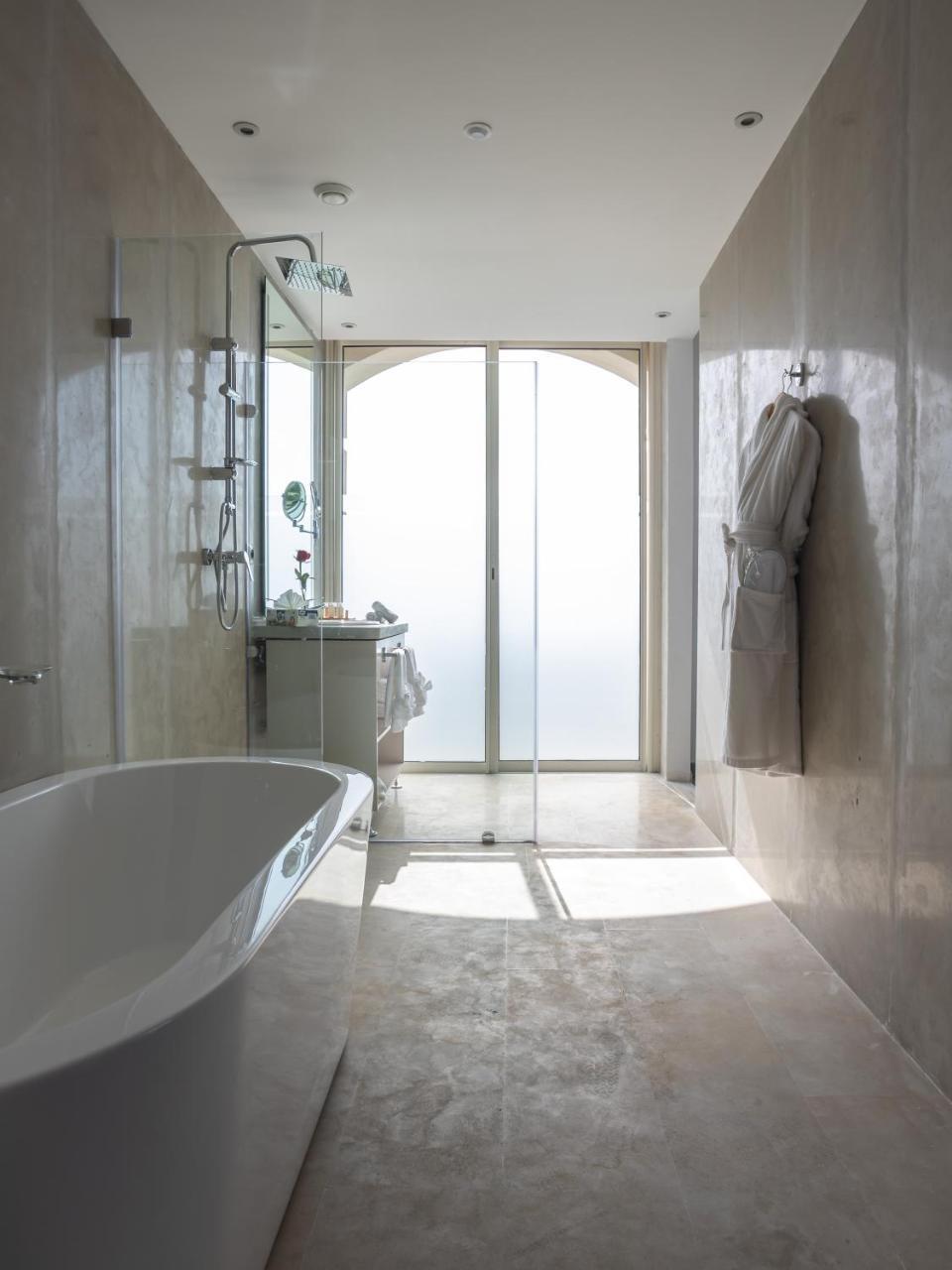 Mandarin Palace Hotel & Spa Tanger Ngoại thất bức ảnh A modern bathroom